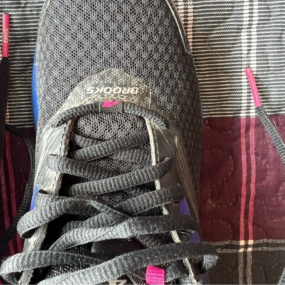 Brooks launch 4 DNA size 6 1/2. Black, blue& pink - Picture 6 of 9